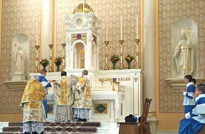Monsignor Wach at Kansas City Mass