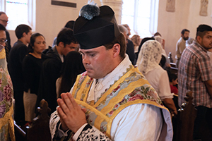 Canon Jacob Wells celebrates first Solemn High Mass at the Oakland Apostolate